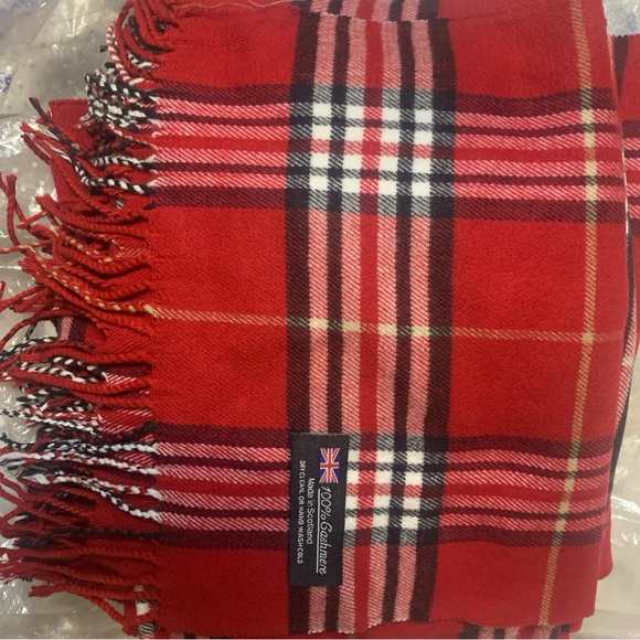 Red and Black Cashmere Scarf - Picture 3 of 3